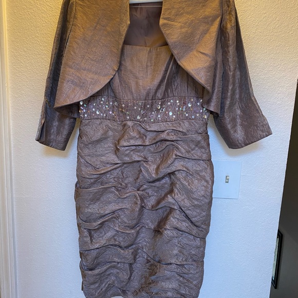 Mauve metallic colored dress with half over jacket - Picture 2 of 5